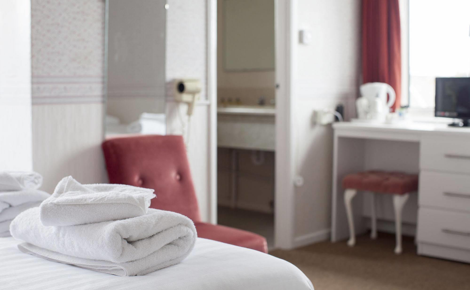 The Wight Bay Hotel - Isle Of Wight Сэнддаун Экстерьер фото