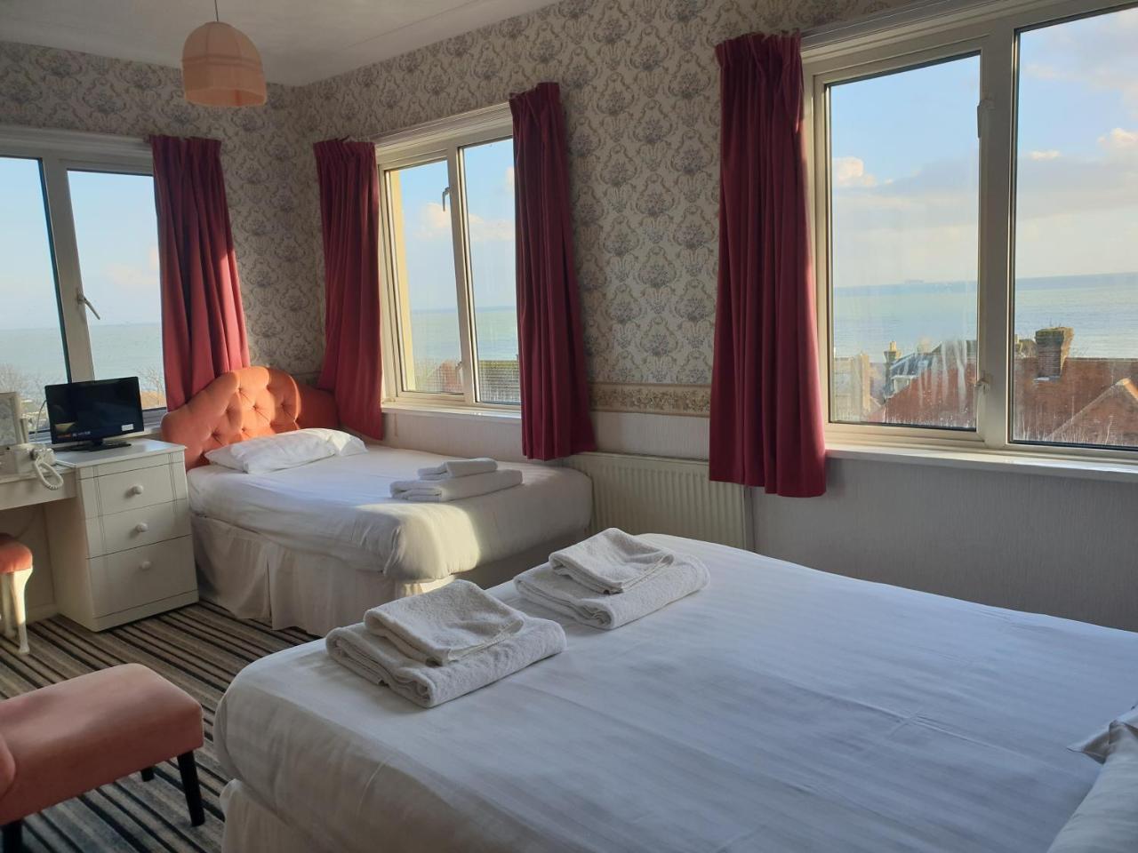 The Wight Bay Hotel - Isle Of Wight Сэнддаун Экстерьер фото